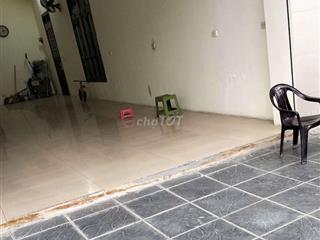 cần cho thuê mặt bằng tầng 1