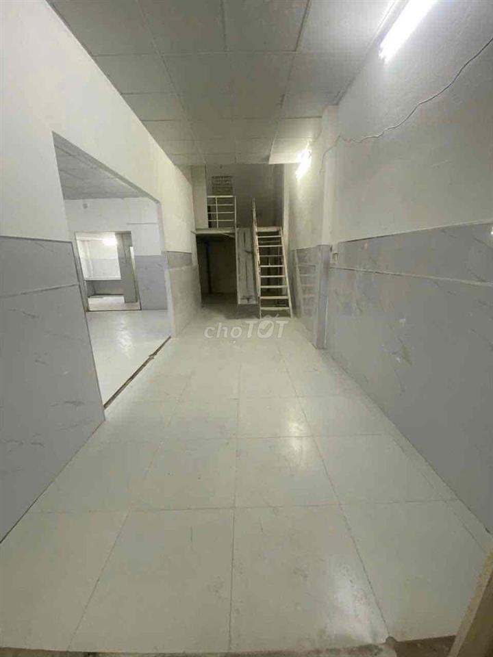 nhà ngang dài, cấp 4 , bán gấp