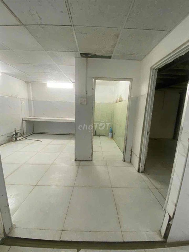 nhà ngang dài, cấp 4 , bán gấp