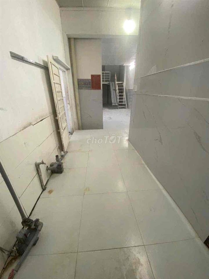 nhà ngang dài, cấp 4 , bán gấp
