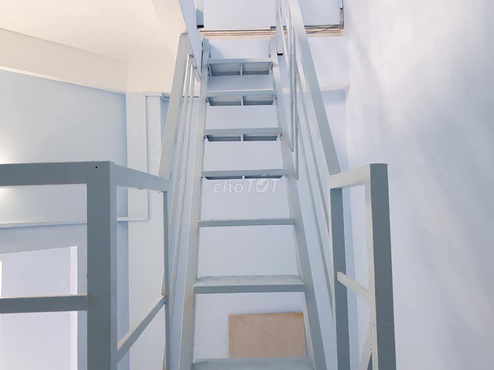 nhà nguyên căn 1 trệt một lửng 1 lầu 