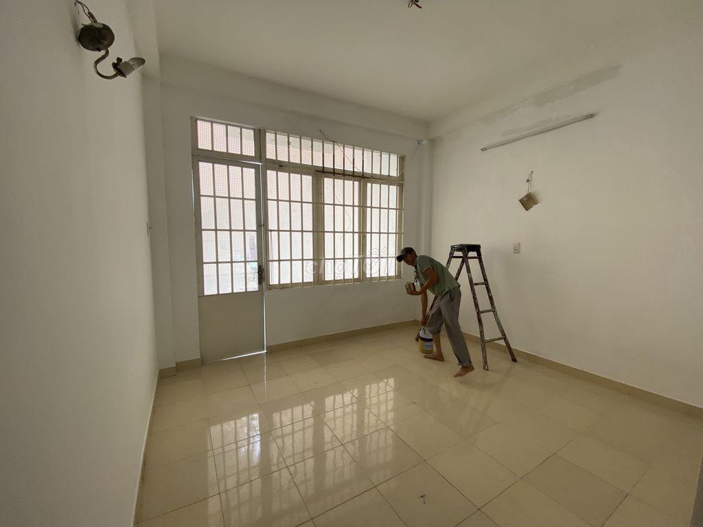 Cho thuê nguyên tầng 2 phòng ngủ 2 WC + sân thượng + bếp riêng