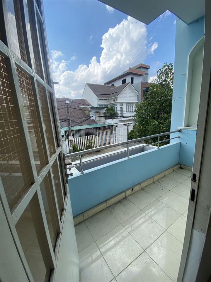 Cho thuê nguyên tầng 2 phòng ngủ 2 WC + sân thượng + bếp riêng