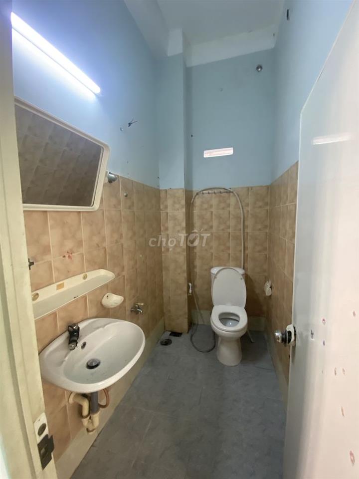 Cho thuê nguyên tầng 2 phòng ngủ 2 WC + sân thượng + bếp riêng