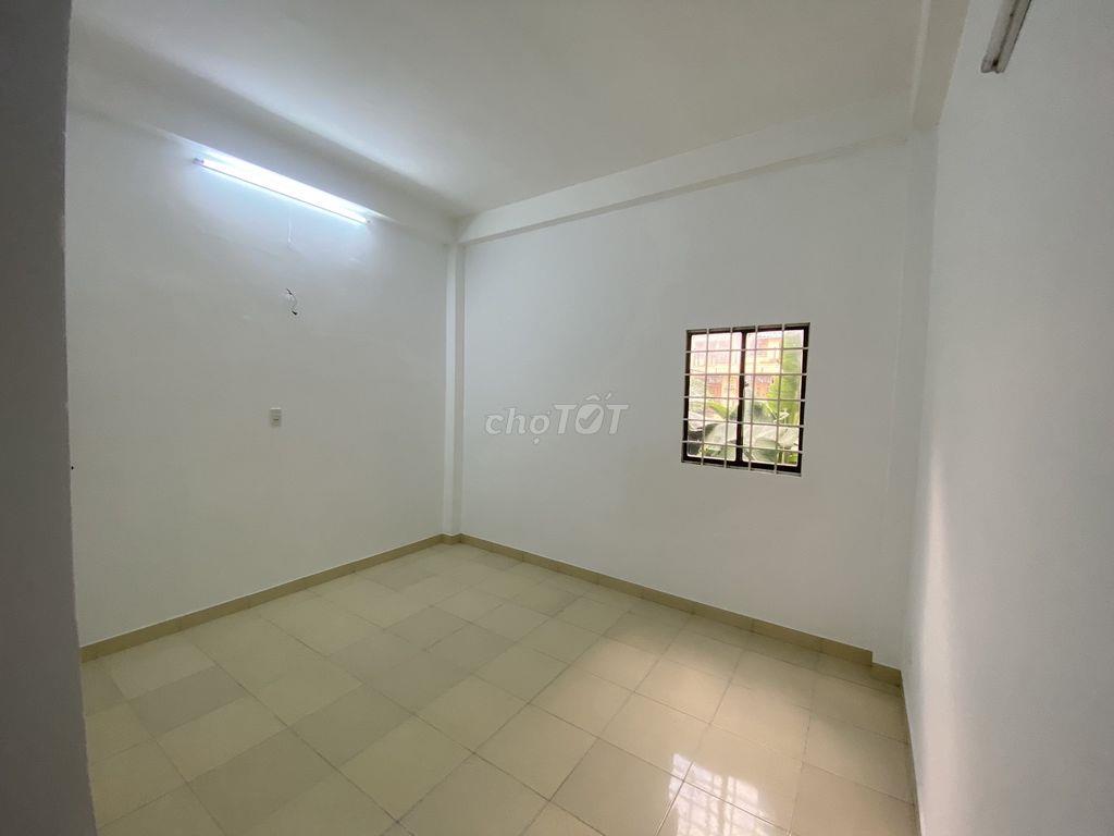Còn dư phòng mới sơn giờ giấc tự do khu yên tĩnh.
