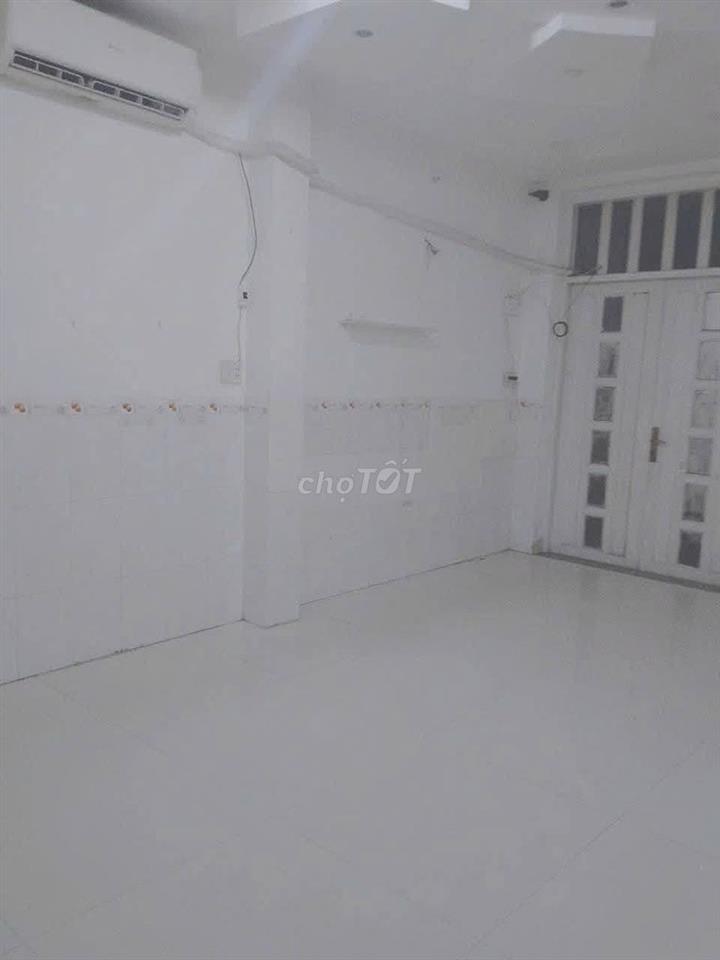 Phòng trọ yên tĩnh 78m2 sẵn máy lạnh