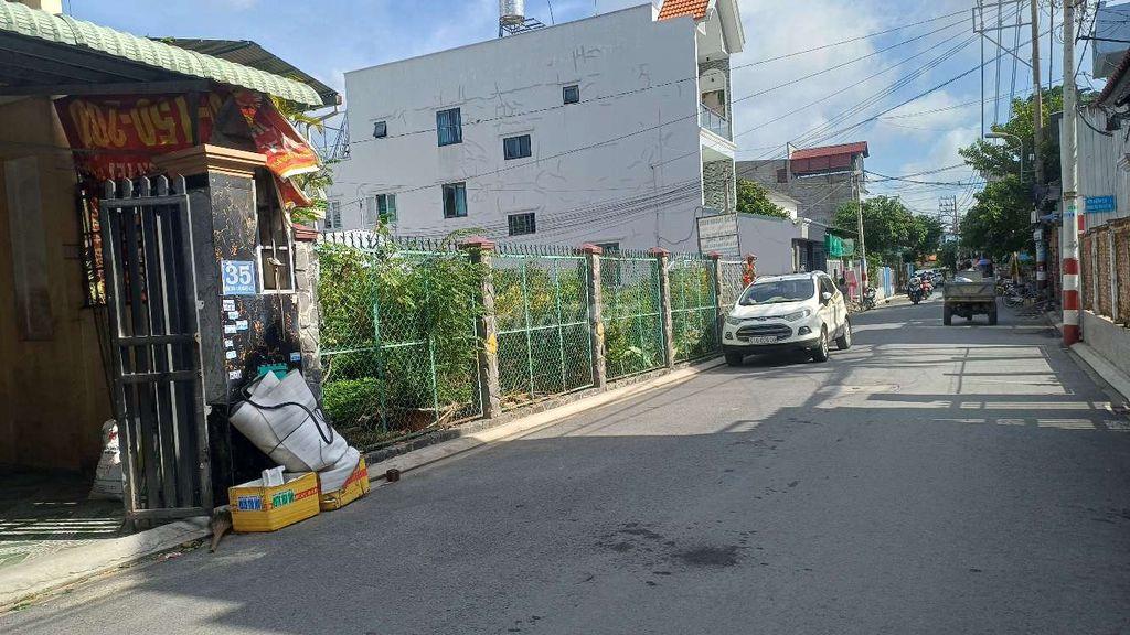 nhà trống Mặt tiền đường tth06 .khách vừa dọn ra