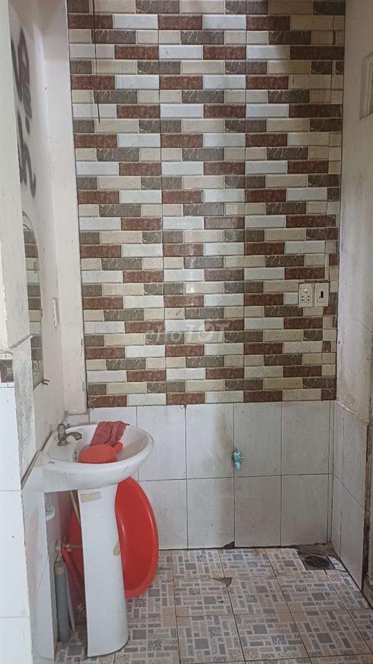 nhà trống Mặt tiền đường tth06 .khách vừa dọn ra