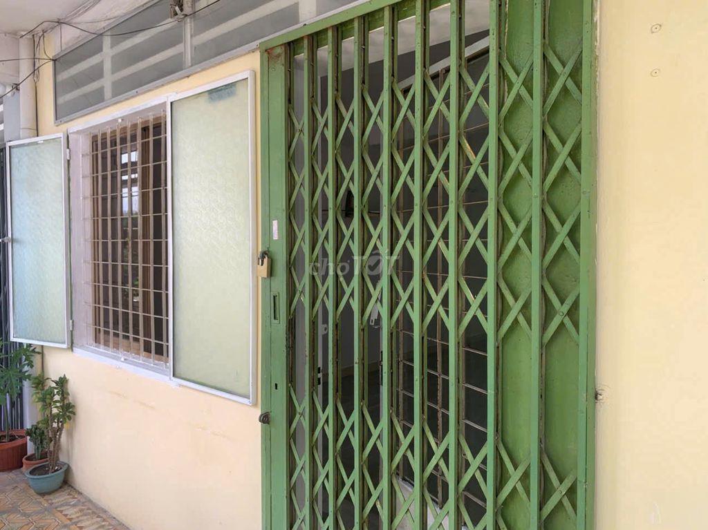 Cho thuê căn chung cư 45 m2 Trần Quốc Thảo - 2 mặt cửa