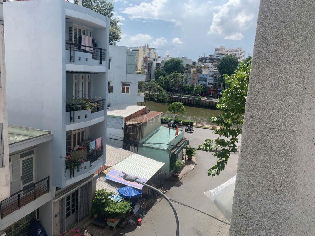 Cho thuê căn chung cư 45 m2 Trần Quốc Thảo - 2 mặt cửa