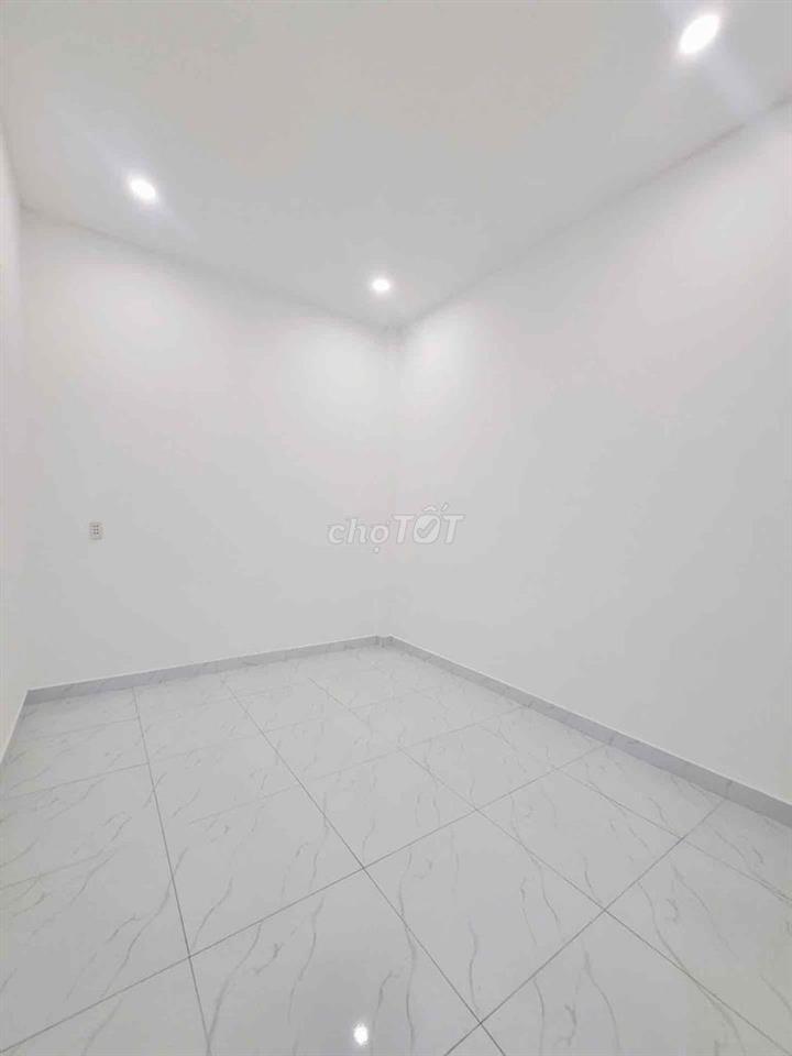 BÁN NHÀ HẺM RỘNG Ô TÔ ĐẬU CỬA ĐƯỜNG TRẦN THỊ NĂM QUẬN 12