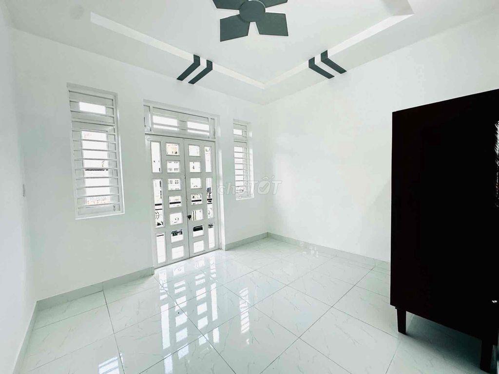 CHỦ CẦN BÁN NHANH CĂN NHÀ 4 TẦNG HẺM XE TẢI RA VÀO SÁT MT LÊ VĂN KHƯƠN