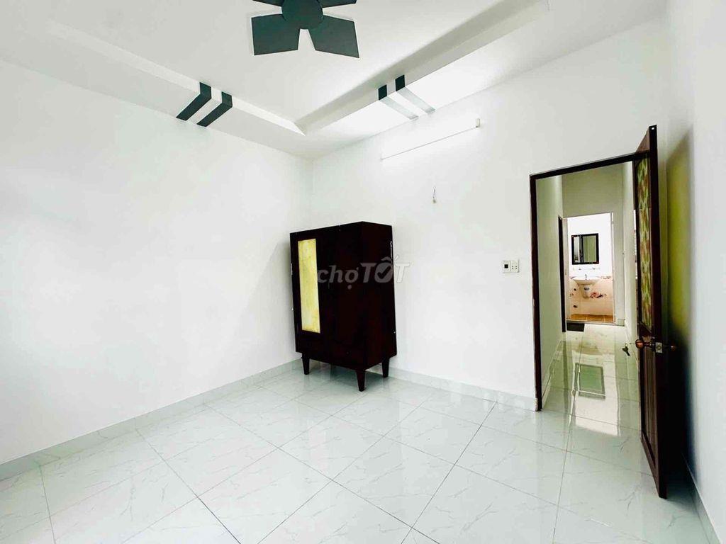 CHỦ CẦN BÁN NHANH CĂN NHÀ 4 TẦNG HẺM XE TẢI RA VÀO SÁT MT LÊ VĂN KHƯƠN
