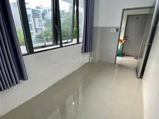 Nhượng lại phòng ban công riêng (phòng thật cần pass thật)