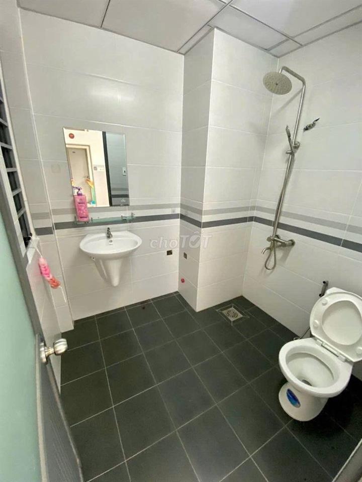 Nhượng lại phòng ban công riêng (phòng thật cần pass thật)