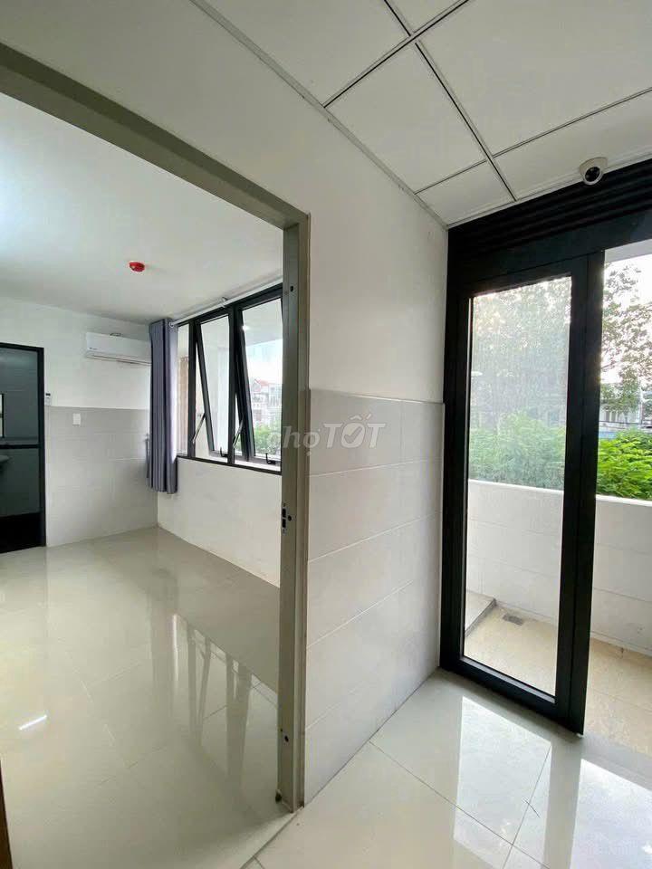 Nhượng lại phòng ban công riêng (phòng thật cần pass thật)