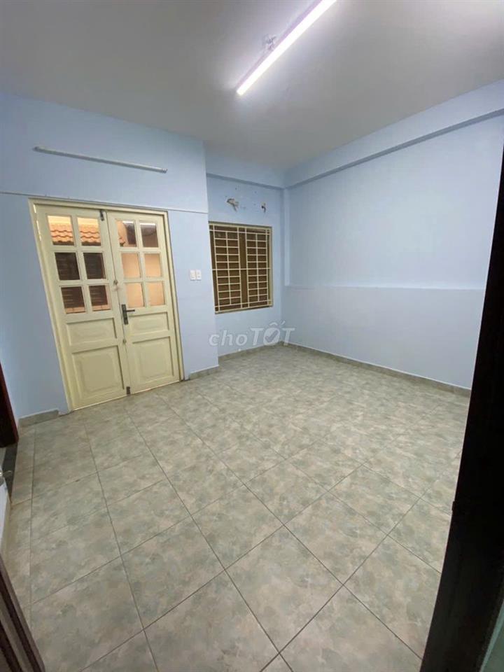 Cho thuê nhà nguyên căn 24/1 Hoàng Dư Khương. DT: 7m x 20m, 2 lầu. ST