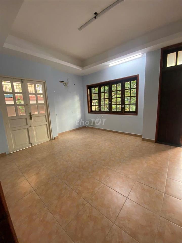 Cho thuê nhà nguyên căn 24/1 Hoàng Dư Khương. DT: 7m x 20m, 2 lầu. ST
