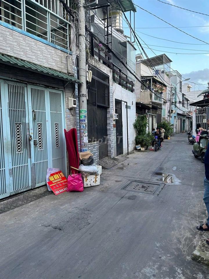 Nhà 2 mặt tiền Quận 12, gần chợ và Tô Ký