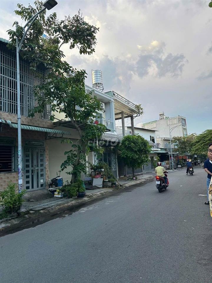 Nhà 2 mặt tiền Quận 12, gần chợ và Tô Ký
