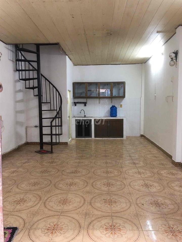Nhà hẽm lớn