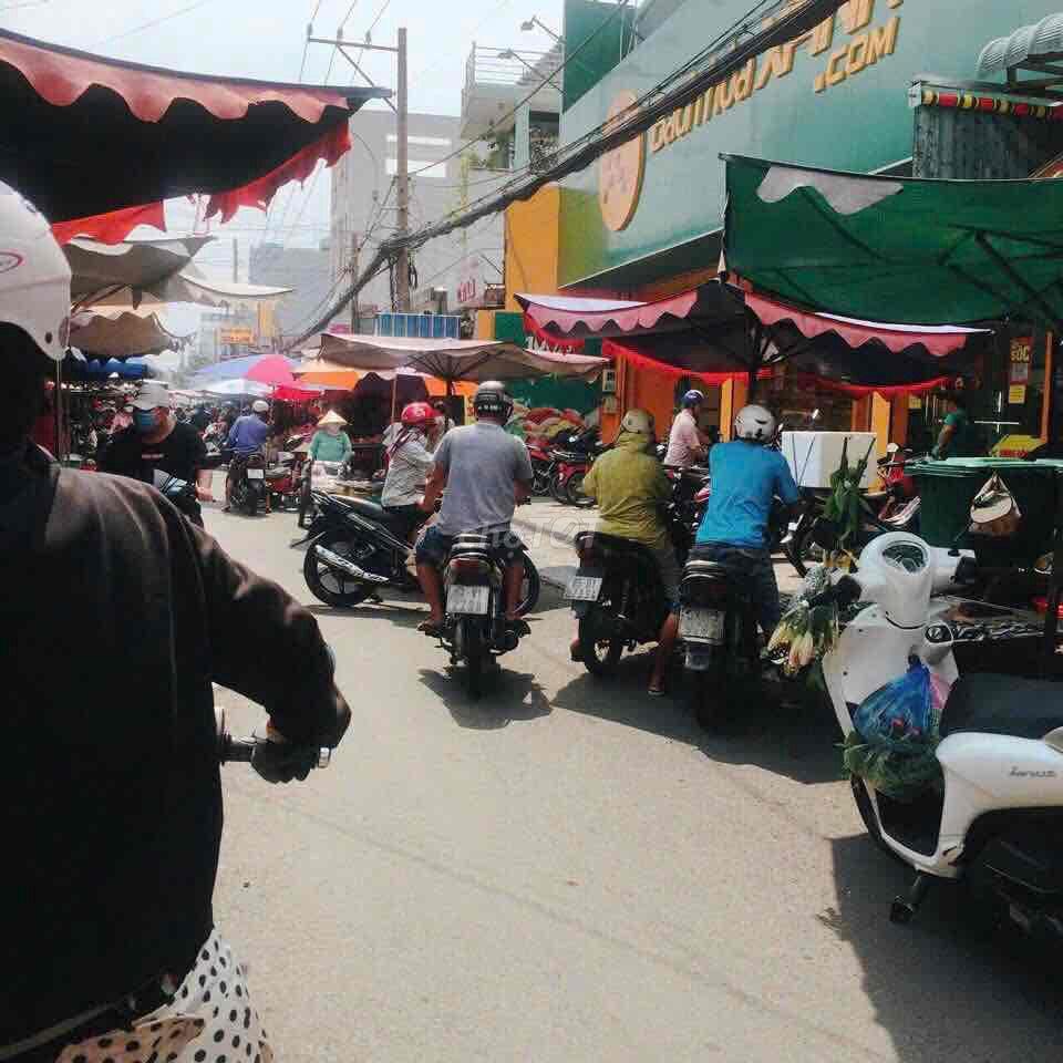 mặt tiền chợ ấp chiến lược bình hhoa A