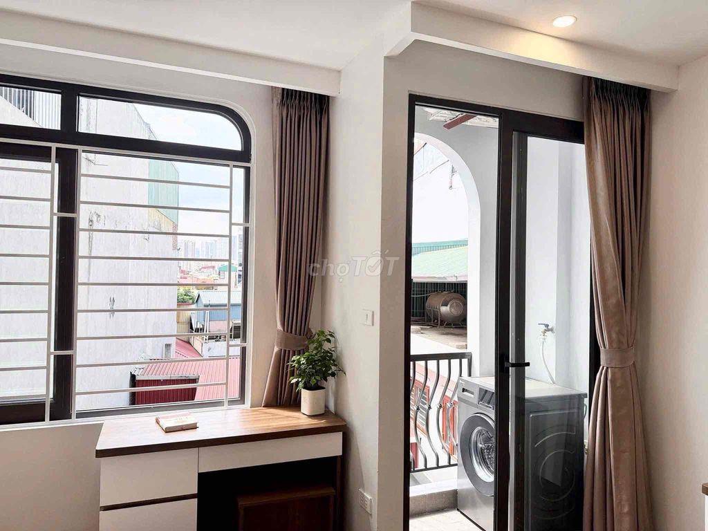 Cho thuê căn hộ ban công 35m2 sát chợ Tân Định full nội thất quận 1
