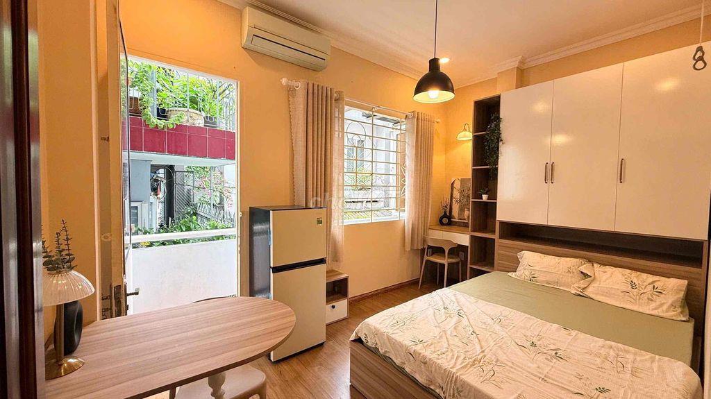 CHO THUÊ CĂN HỘ BAN CÔNG GẦN CÔNG VIÊN LÊ VĂN TÁM FULL NT  QUẬN 1