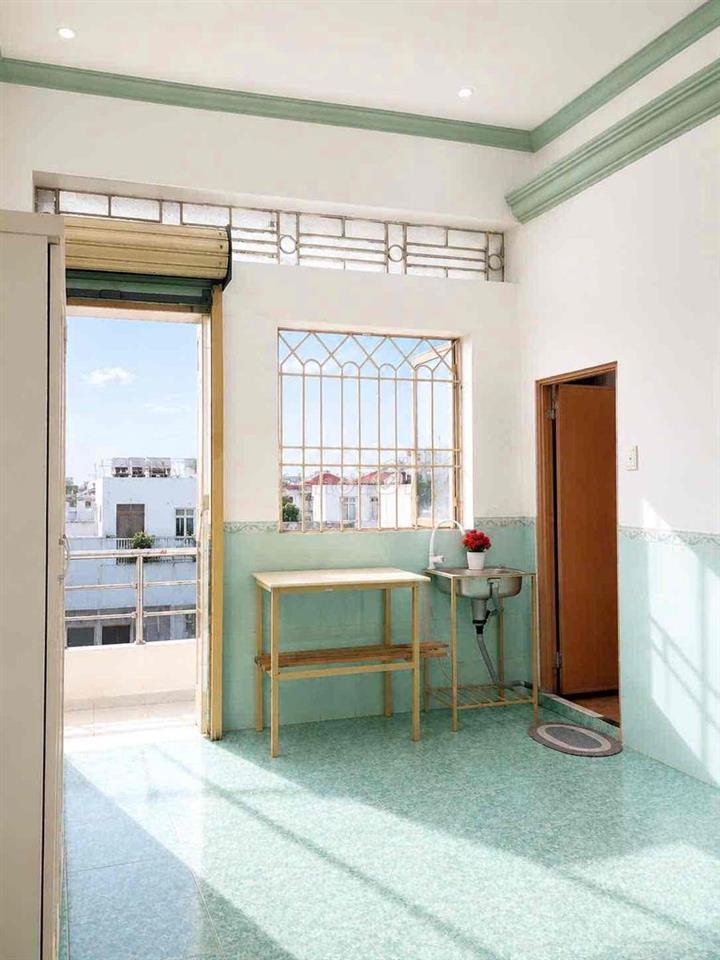 Chính chủ muốn cho thue lại phòng 20m2 có ban công ,cua sổ tại Binh Th