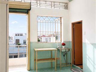 Chính chủ muốn cho thue lại phòng 20m2 có ban công ,cua sổ tại Binh Th