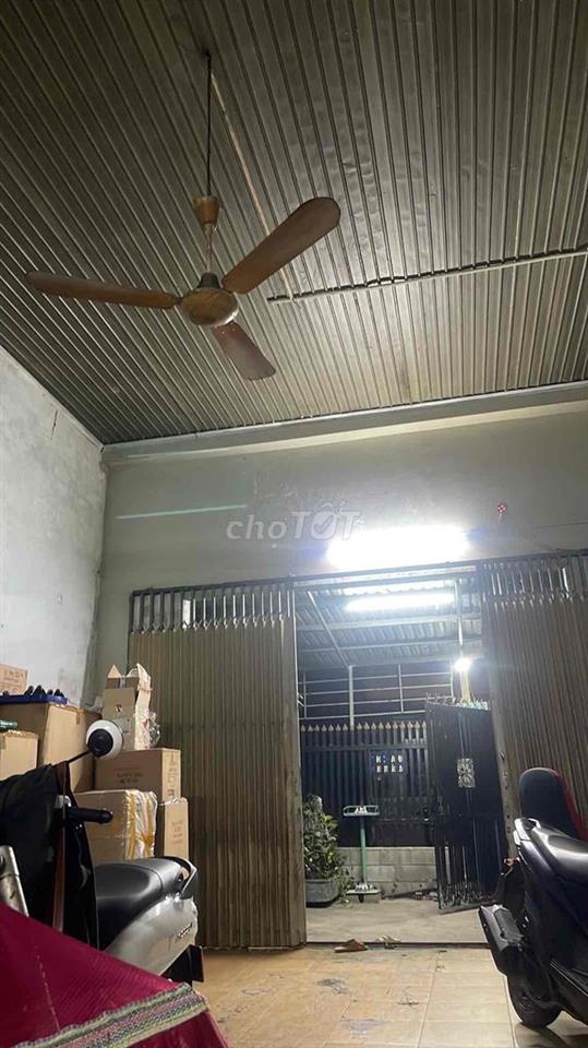 Nhà bán chính chủ gần chợ kcn