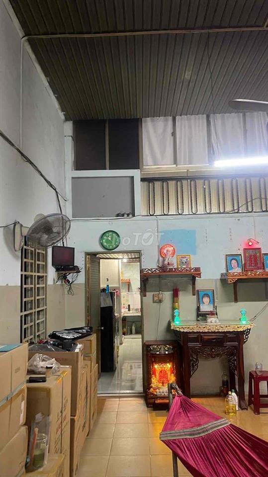 Nhà bán chính chủ gần chợ kcn