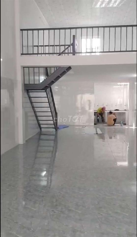 NHÀ MỚI XÂY 5X20 , LỬNG, TRỐNG SUỐT - Nền Gạch 