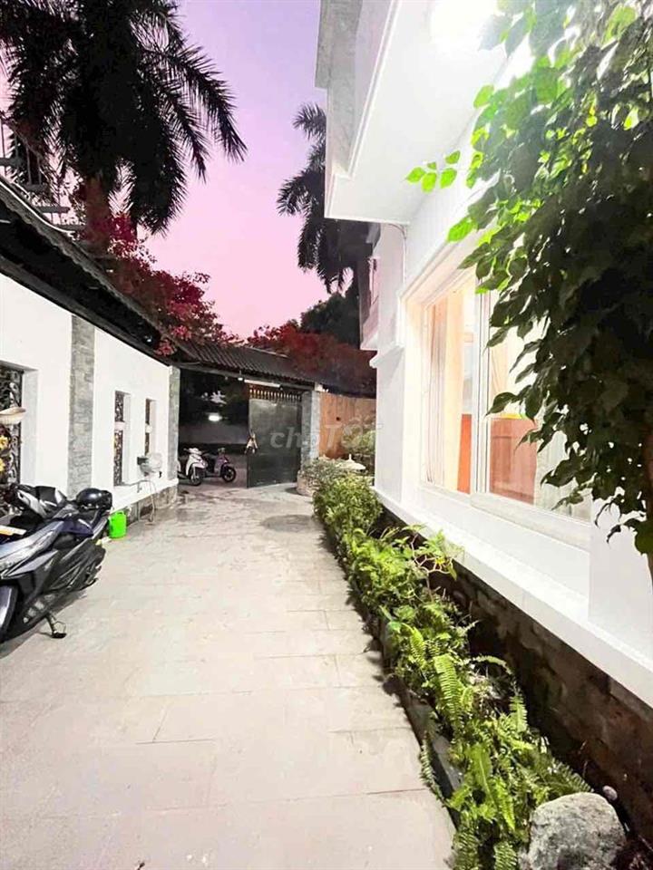 Cho thuê biệt thự khu ao sen tên lửa