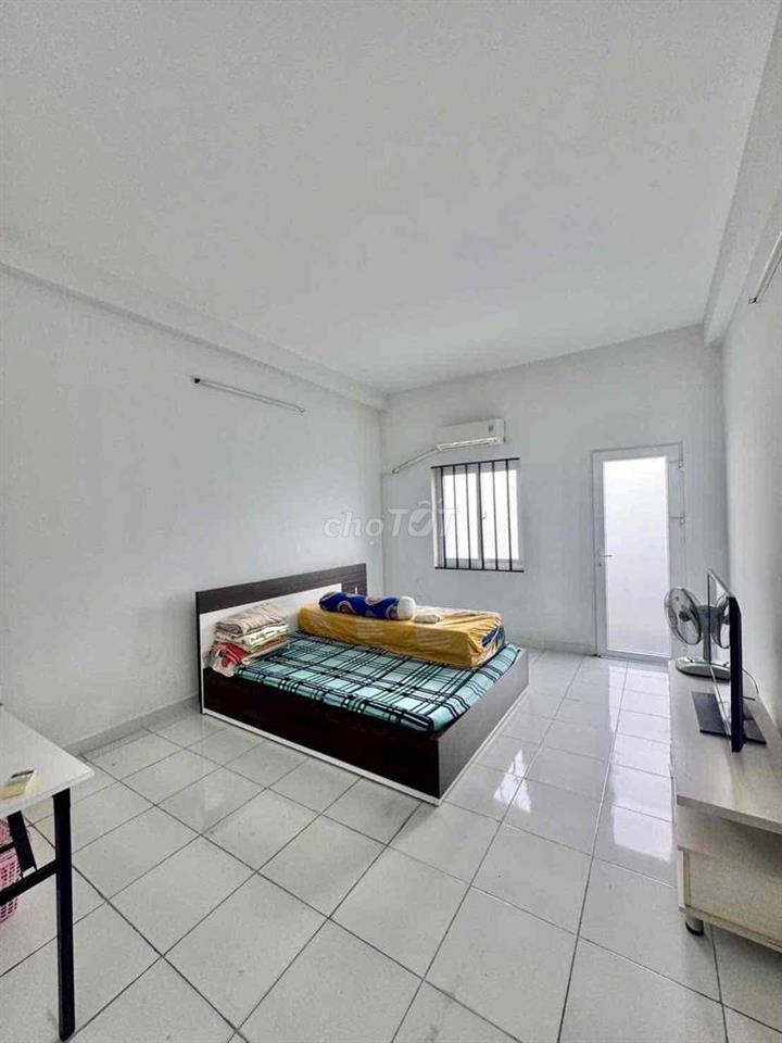 Cho thuê nhà nguyên căn mặt tiền đường số 53. Khu tên lửa. Bình