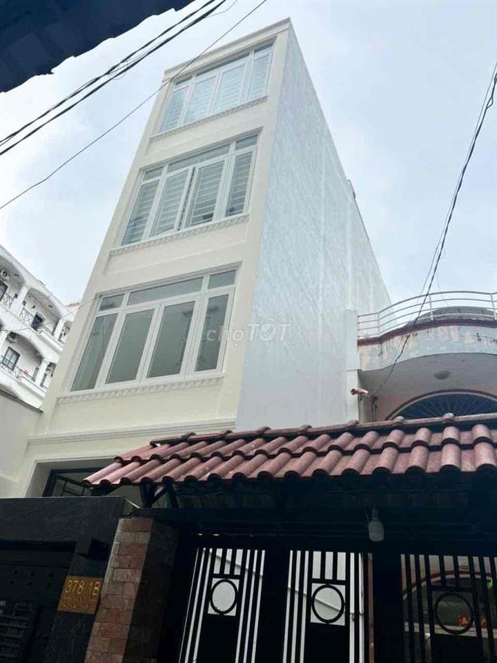 NHÀ NGAY NGÃ TƯ HÀNG XANH MỚI XÂY FULL NỘI THẤT