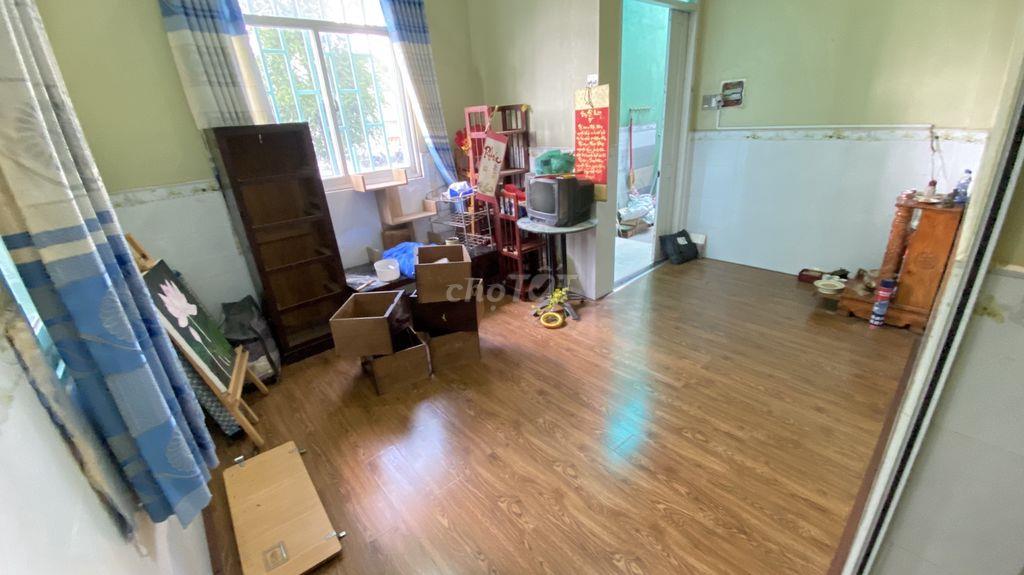Cho thuê tầng trệt 55m², 1 P.Ngủ, nội thất cơ bản, hẻm yên tĩnh.