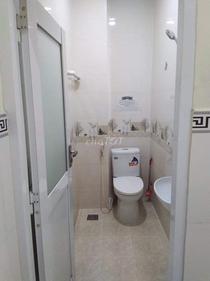 cho thuê phòng trọ cao cấp có máy lạnh diện tích18 m2 , giá : 3 triệu