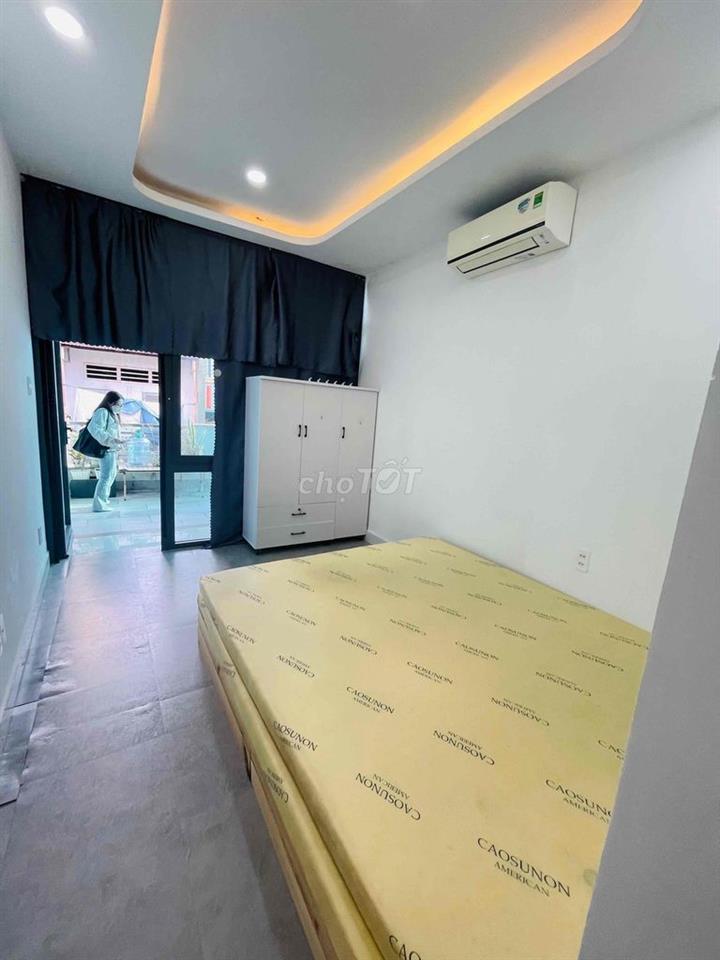 Cho thuê phòng ban công 20m2 hẻm xe hơi Lê Văn Sỹ q3