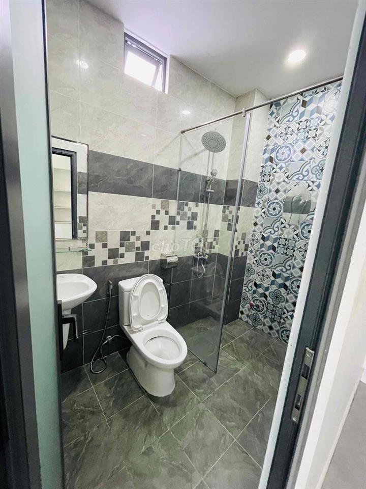 Cho thuê phòng ban công 20m2 hẻm xe hơi Lê Văn Sỹ q3
