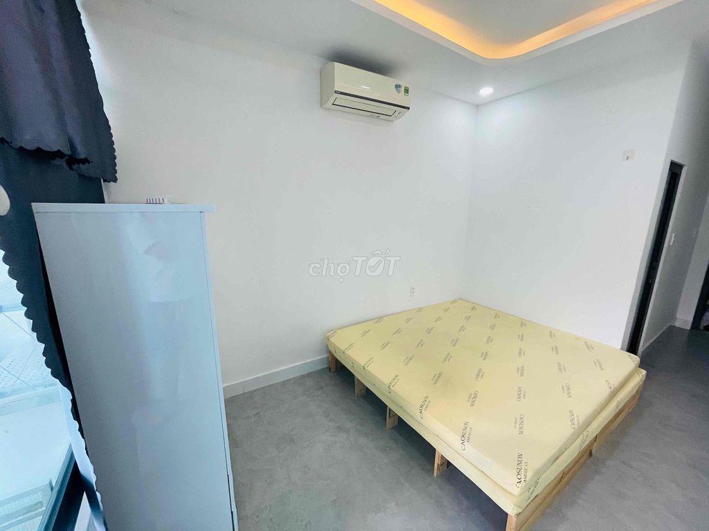 Cho thuê phòng ban công 20m2 hẻm xe hơi Lê Văn Sỹ q3
