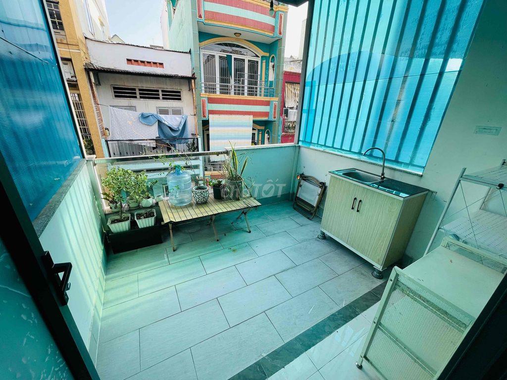 Cho thuê phòng ban công 20m2 hẻm xe hơi Lê Văn Sỹ q3