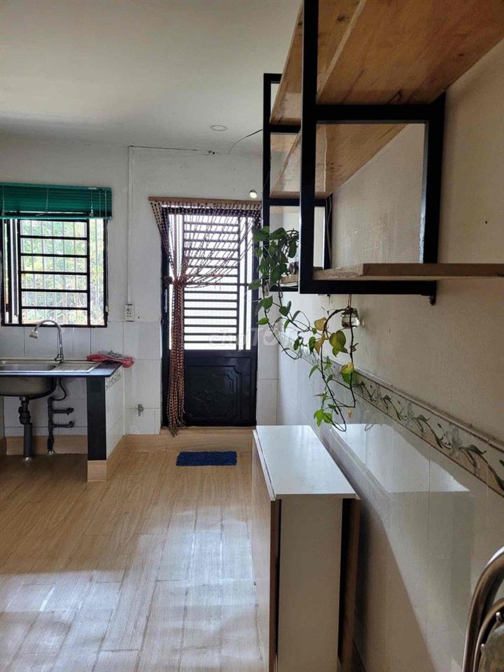 Chính chủ cho thuê tầng trệt nhà hẻm rộng, giá 4.8 triệu Q7