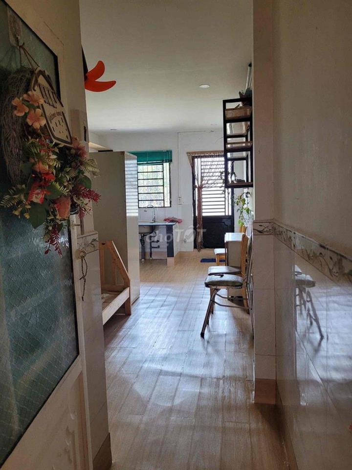 Chính chủ cho thuê tầng trệt nhà hẻm rộng, giá 4.8 triệu Q7