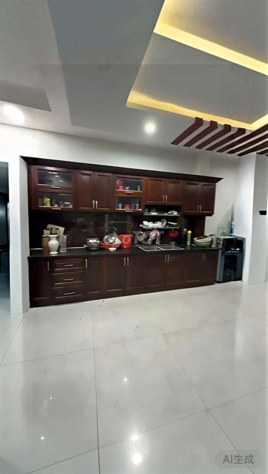 Nguyên lầu 2phòng, bếp, thang máy, sân riêng