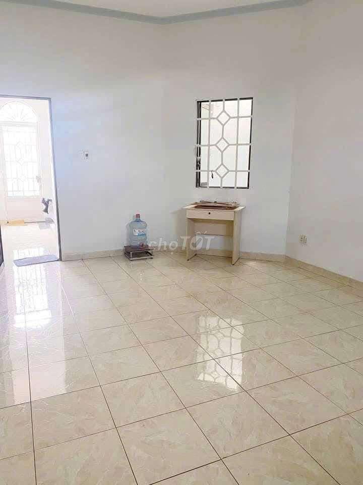 nhà cho thuê nguyên lầu 1 có sân