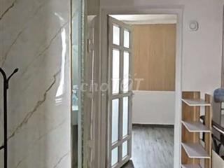 Cho thuê nguyên lầu 2PN siu bự