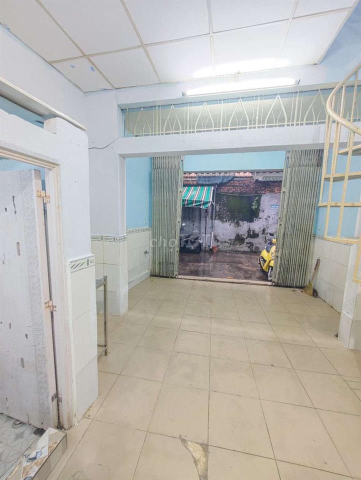Nhà trệt lầu gần mặt tiền Lũy Bán Bích 