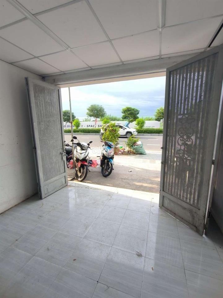 Mặt bằng siu bự đường C12- miễn phí sơn mới