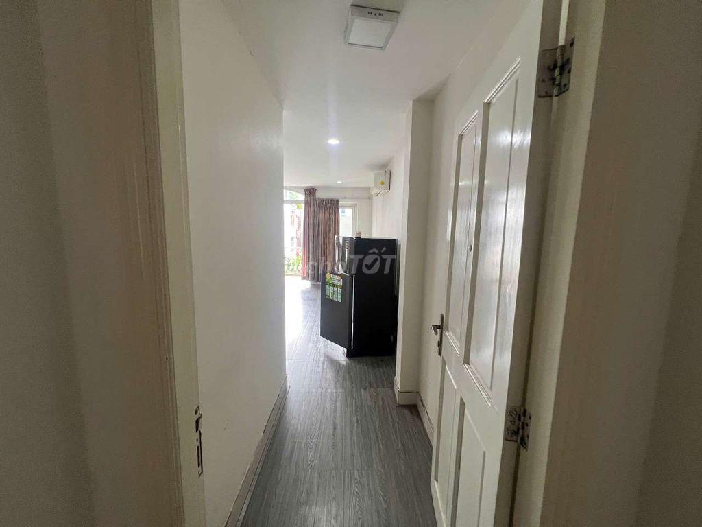 căn hộ bancol siu bự full nội thất 